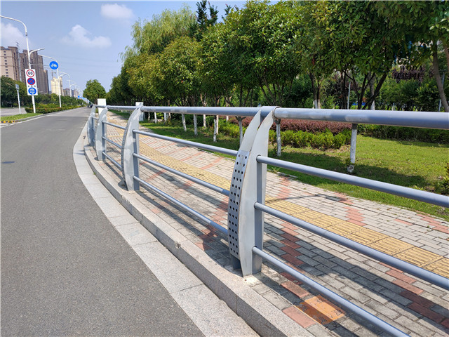 山西人行道护栏蚌埠市柳工大道Q14道路工程